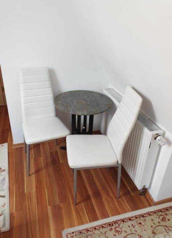 Birgit Apartment *